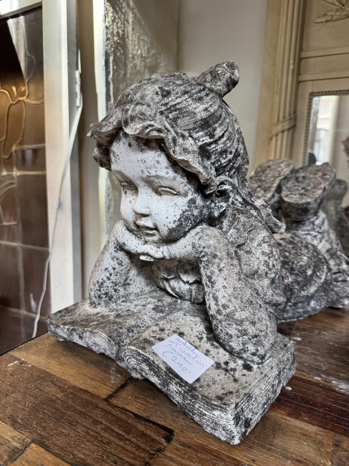 Gepatineerde bronzen sculptuur van een faun met kind