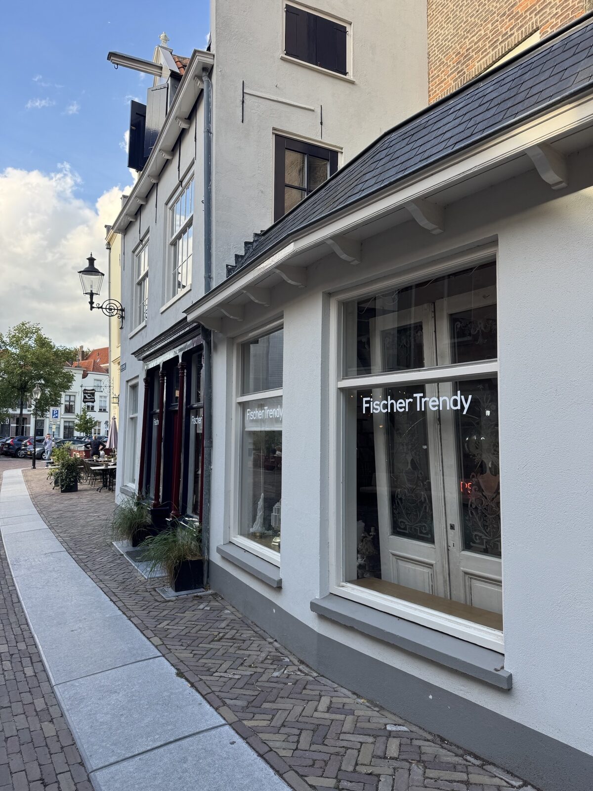 De etalage van Fischer Trendy aan het Grote Kerkhof in Deventer